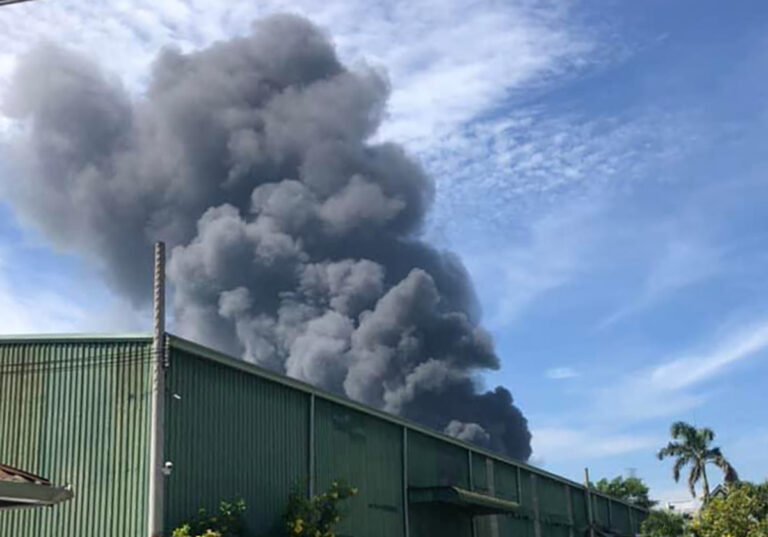 Cháy xưởng mút xốp 1.000 m2 ở Bình Dương