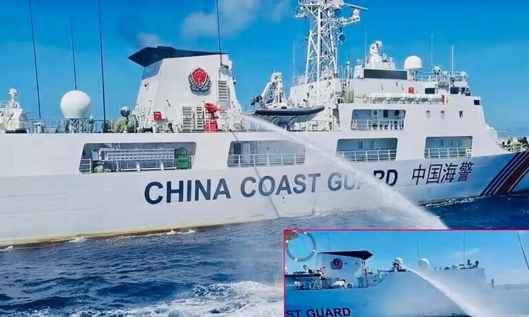 Philippines cáo buộc hải cảnh Trung Quốc phun vòi rồng vào tàu tiếp vận