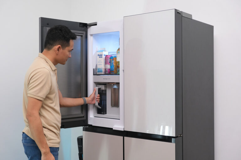 Tủ lạnh thông minh Bespoke có quầy minibar